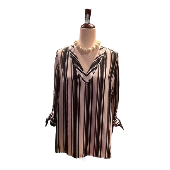 Worthington Blouse - Picture 2 of 4